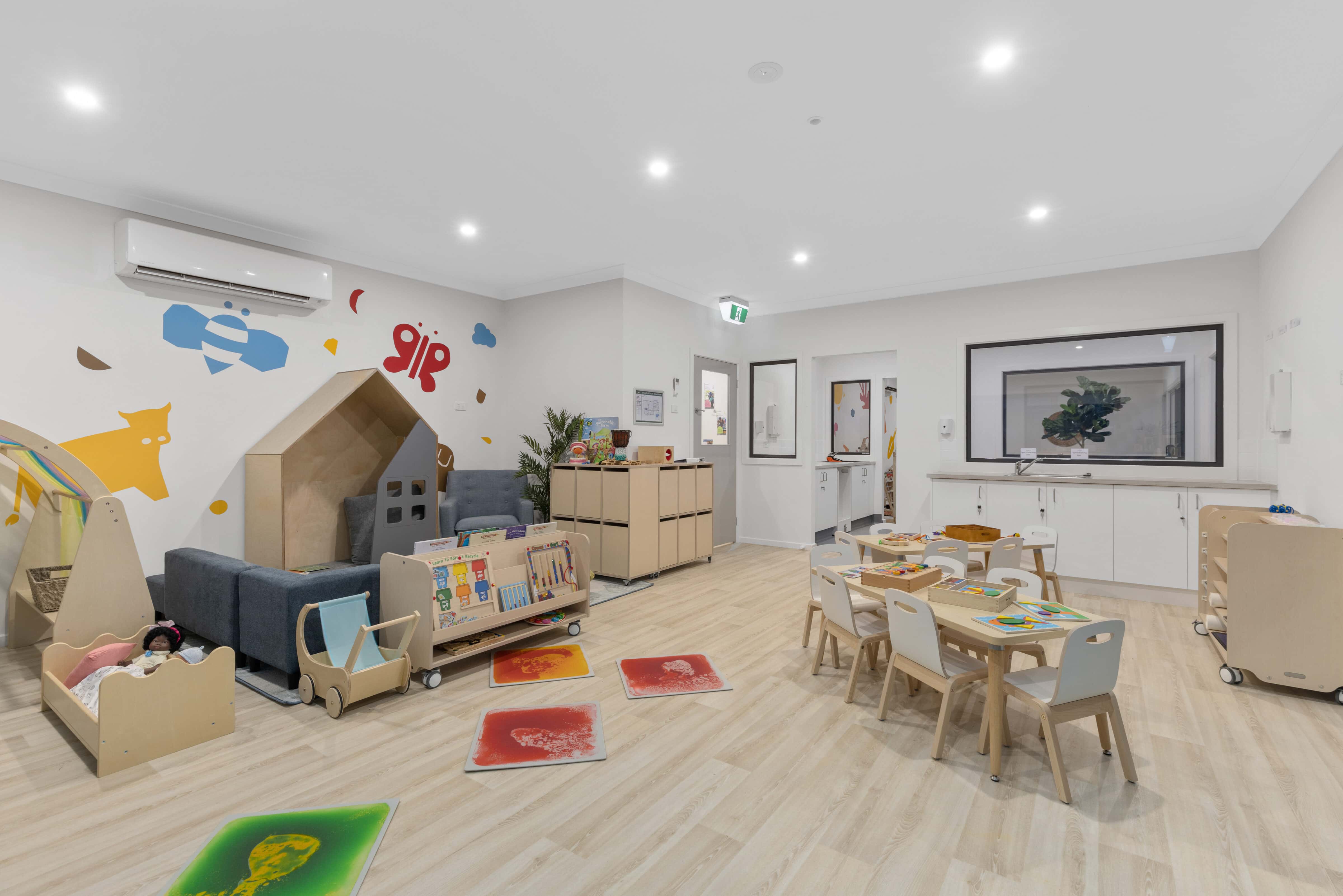 Glenroy, 42 William (16) Cover Image